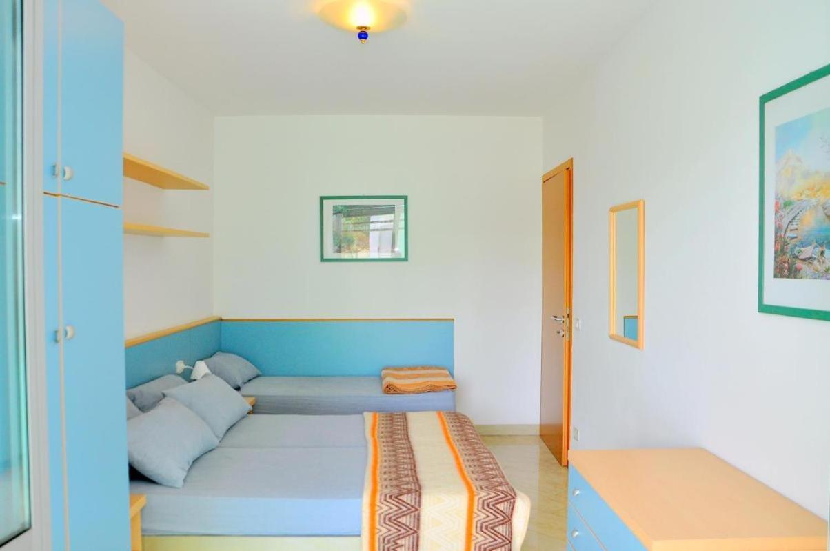 Luminous Beachside Flat - Beahost